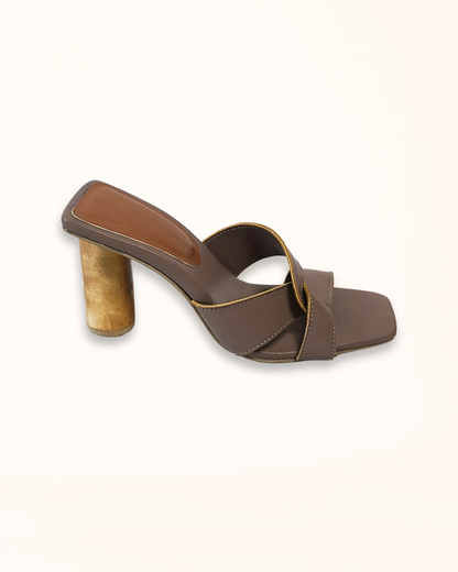Georgia in Taupe