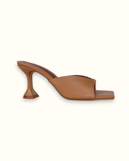 [NEW IN] Siobhan in Camel