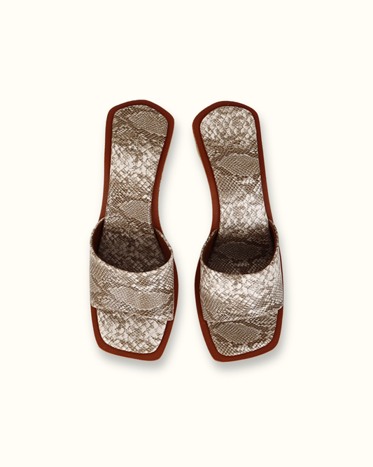 Cordelia in Snake Nude